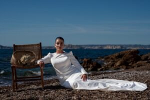 Lire la suite à propos de l’article Les robes de mariée minimalistes et élégantes : pourquoi elles séduisent